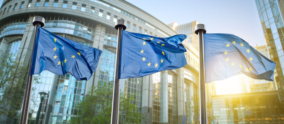 Imagen cabecera, artículo de blog "Cómo financiar proyectos de defensa: combinar fondos públicos y privados de manera estratégica”