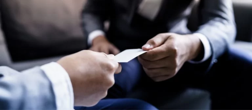 Imagen cabecera, artículo de blog "Cómo entrar en el mercado de Defensa: licitaciones, alianzas y socios clave"